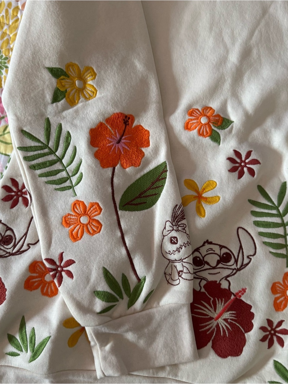 NWT small Disney Lilo & Stitch Floral Crewneck - Picture 6 of 8